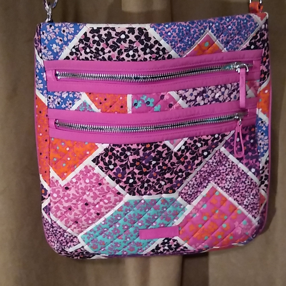 Vera Bradley cross body (like new)